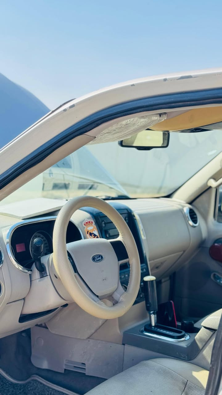 السلام عليكم 
للبيع فورد اكسبلور موديل٢٠٠٧ خليجي
محرك ٦ سلندر كير محرك شرط
بدون صبغ سياره جاهزه من كلشي 
تواير تخم كامل امامي خلفي جديد بلكارتون 
٧ راكب ٣قطع تبريد صدر جديد 
تبريد ثلج تدفئه لايت عالي ناصي زينون 
رقم بغداد دولي باسمي 
السعر٨٥ وبيها مجال 
العنوان بيجي قريه المزرعة 
***********
***********
