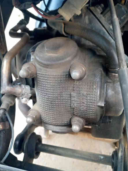 السلام وعليكم دراجه ماكس عدله مكفوله كفاله علمه الدراجه حلوه ونضيفه ما مفتوحه ولا مجفته دراجه كلش حلوه بيهه صالنصه رياضي مكان بصره الهارثه كرمه علي ابو حلوة رقمي *********** السعر 1100 مليون وميه وبيهه مجال حك الجيه
