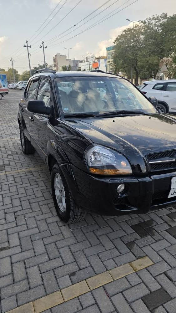 هۆندای تۆکسۆن مۆدیل ٢٠٠٩ خەلیجی دوو پارچەی بۆیاخە سەنەوی و ڕەقەمی بە سەرنەچووە بە شەرتی گێڕ و مەکینە و کارەبای مەکینەی قەباغی سەرەوەی کراوەتەوە سەیارەی ماڵە و بەناو خۆمانەوەیە سعری ١٠٥ معامەلە 
ناونیشان کەلار
*********** كالار, السليمانية
