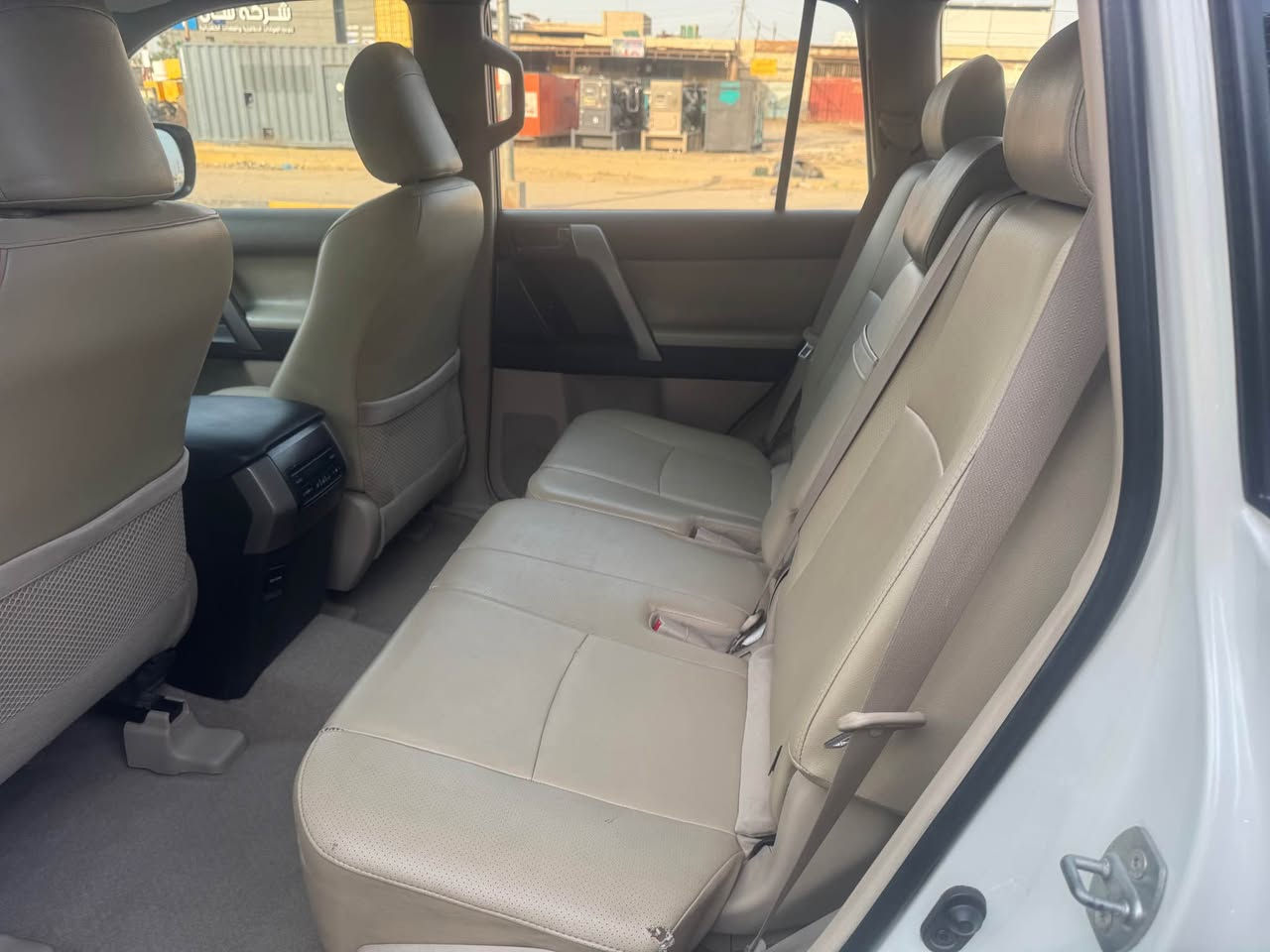 السلام عليكم 
برادو موديل 2013 TXL 
6 سلندر 4000 
كامرة وحساس خلفي 
رقم بغداد 
مكان السيارة كربلاء 
السعر 300 
رقم الهاتف :*********** كربلاء, العراق
