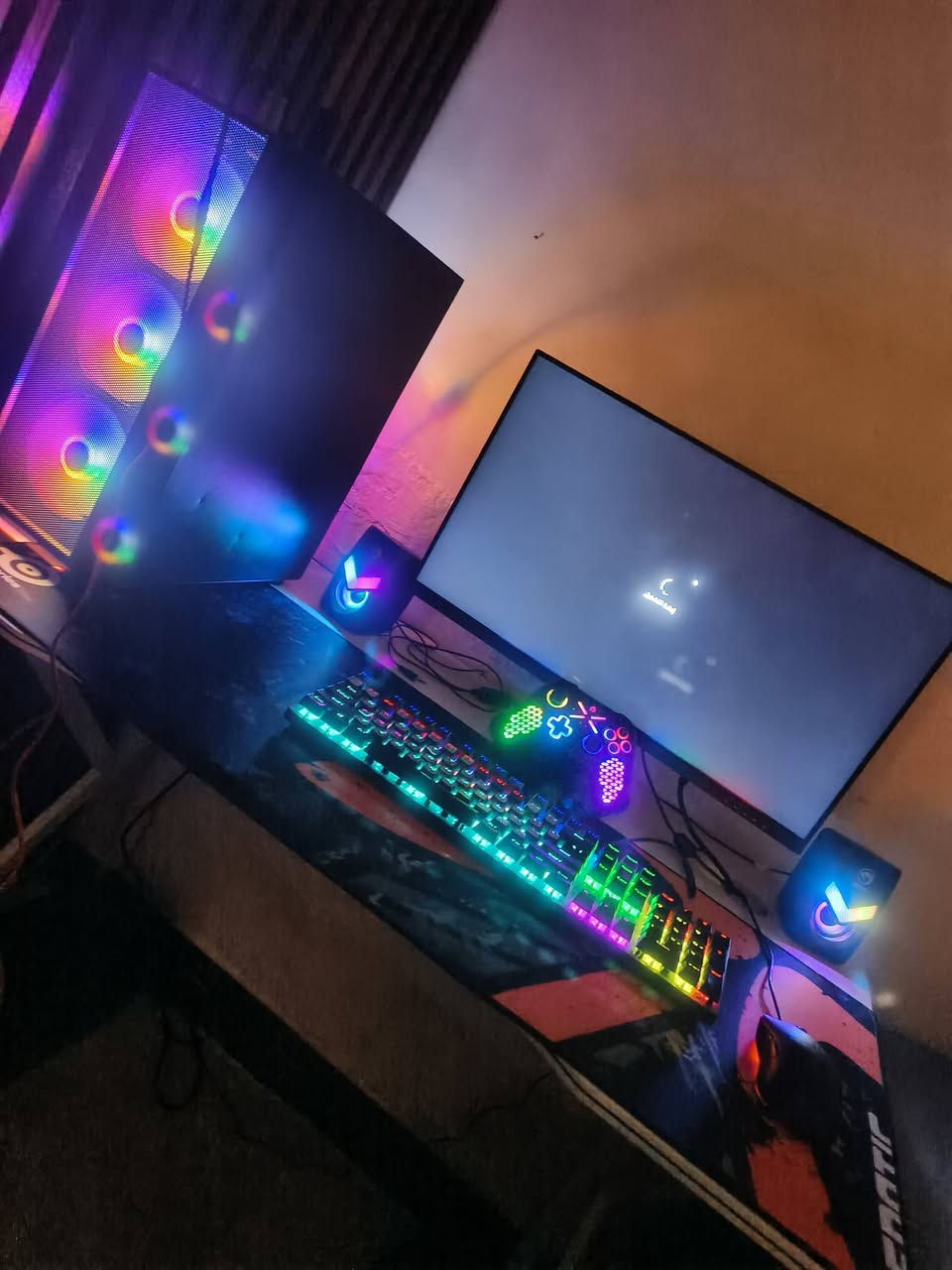 تجميعة pc
المعالج (CPU): AMD Ryzen 5 5500
​كارت الشاشة (GPU): NVIDIA GeForce RTX 2060
​الذاكرة العشوائية (RAM): 16 جيجابايت
و هارد 512 (m.2) + 256(ssd) 
و بور سبلاي ما اذكر لو ٥٠٠ لو ٦٠٠

مع شاشه ١٠٠ هيرتز 
و موس كيمنك 
و كيبورد ميكانيك 
سماعات خارجيه ٢ 
يو بي اس ١٥٠٠
سماعات رأس
موس باد

سعر مليون قفل 
مكان بغداد دوره
***********
