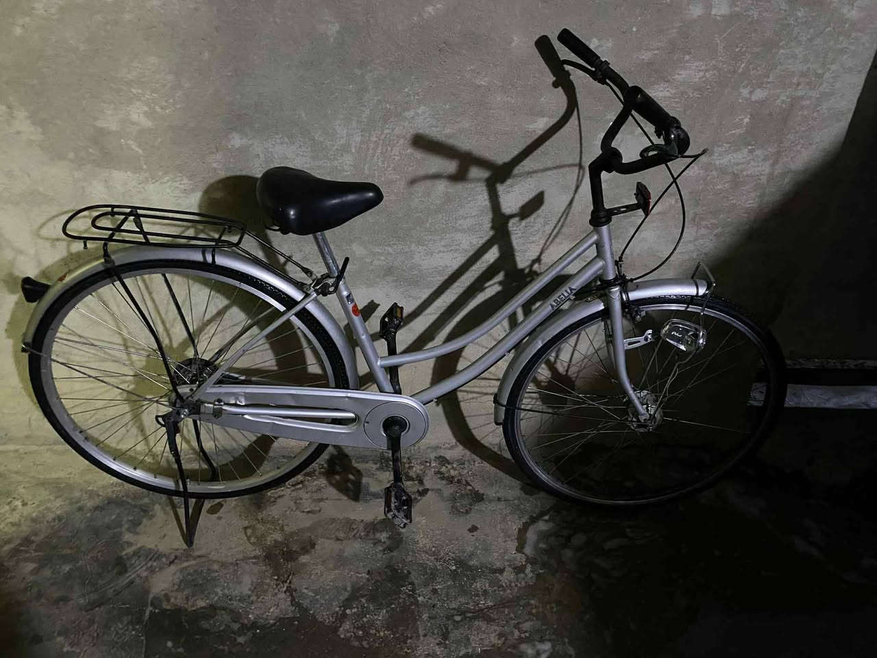 السلام عليكم شباب باسكل للبيع الحجم 27 باسكل باله نضافه فول وبي حساس موديل 2019 السعر 100 وبي مجال قليل


**إذا كنت صاحب هذا الإعلان وتريد حذفه لأي سبب، رجاءا أرسل رسالة إلى الدعم الفني**