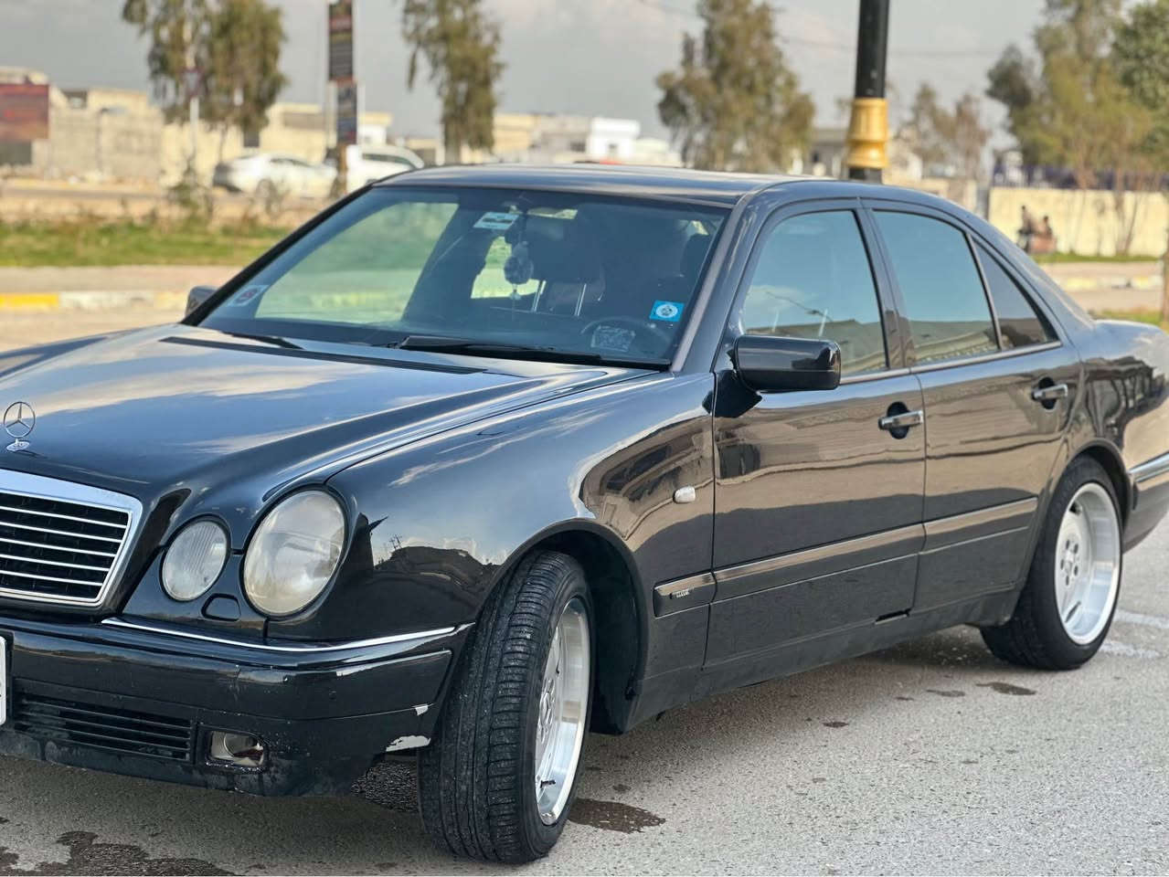 مارسدس e320 
محرک v گیر D4
مودیل ١٩٩٩ فول مواصفات سلایت کشن جلد نظام تراکشن سیارە amg بلادی فول فول سیارە ماملعوب بیها کلە عالبلادسیارە مصبوغ عام سقف بی شویە معجون بال خلف ابیع مگلوب
محرک کیر کهربایات تبرید تدفئە تحویل کلە بشرط
*********** Singapore
