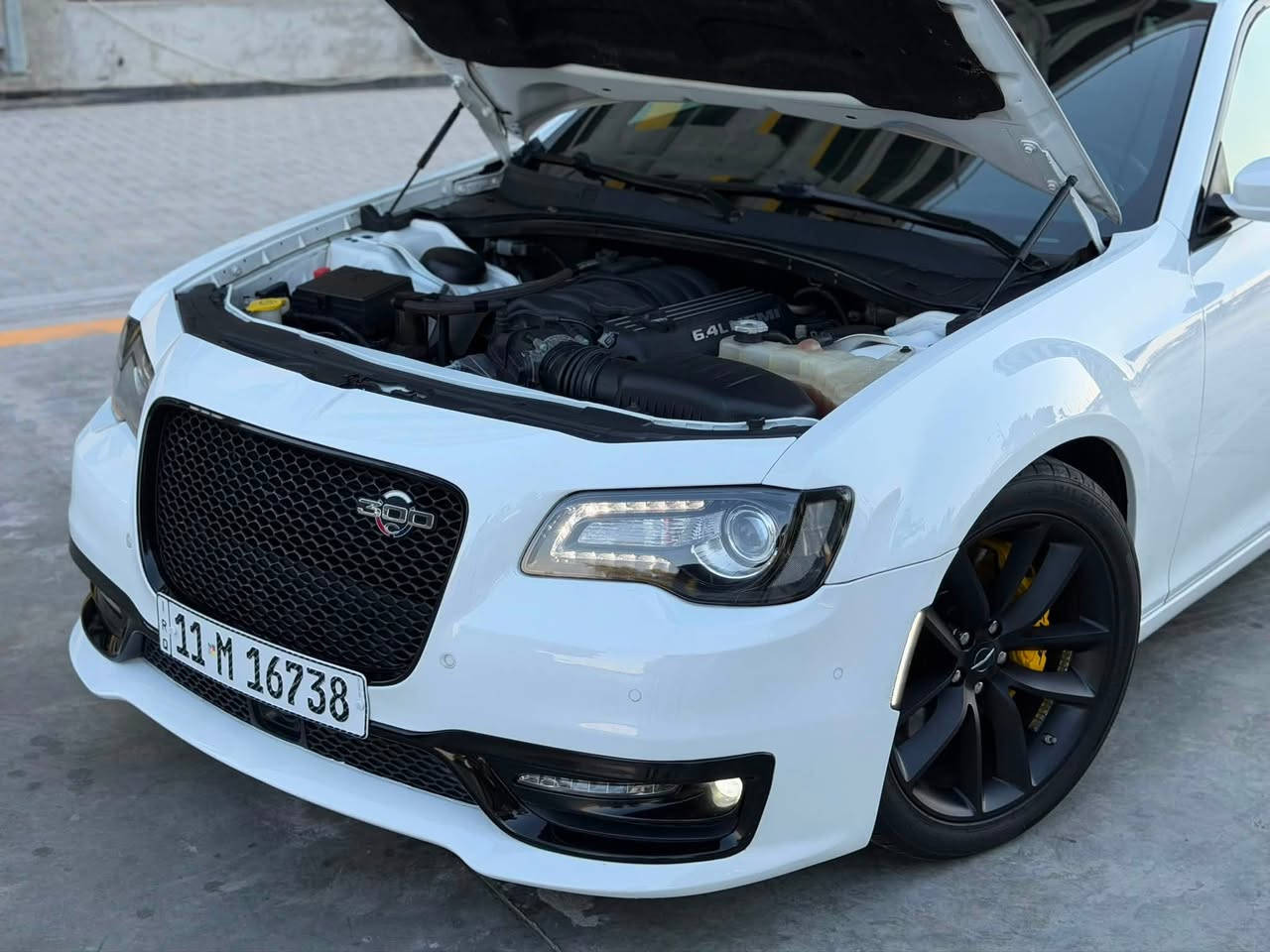 كرايسلر Last call 300s 
الموديل :2023 . (كلين تايتل)
المحرك : V8.6400.SRT
العداد : (15.000)الف فقط
اللون : ابيض 
الرقم : بغداد 

المواصفات فول 1/1 اعلئ فئه/لايت داينمك مع وضع الشارع/ رادرات /داخل كاربون فايبر/نظام صوت هارمن كاردن/ مقاعد Hellcat / عداد 300 KM / اطارات سم سلك 285 

(السياره مستخدمه قليل جداً بحاله الوكاله مغلفه افلام حمايه PPF بالكامل)
مكاني بغداد / ***********
السعر(39.500$)
