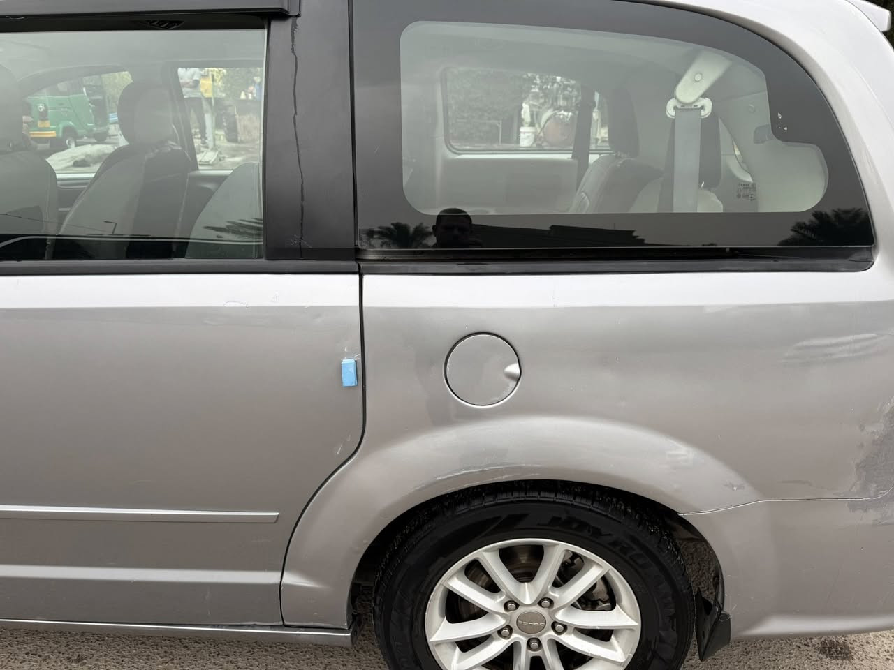 دوج كراند كرفان موديل 2015 رقم بغداد دولي
7 راكب أبواب وجام كهرباء تحكم ستيرن نظام ايكو اقتصادي محرك حجم 3.6 شاشه كأمره تشغيل عن بعد 
حادثها جاملغ خلفي اليسرى والباب بدون ايرباك
بيها قطع صبغ اثر شخوط وجماليه بدون داخل أبيعك صبغ حزام
السياره جاهزه ومتصرف عليها دينار
سعر البيع (14500)
التواجد المنصور ***********
