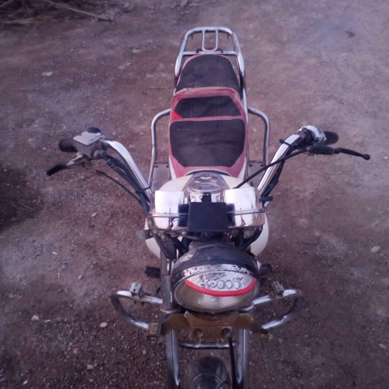 السلام عليكم
دراجة للبيع 
جوندة 2017. 
أوراق اصولي
دراجة نضيفة. مكينة. دبل بلكك. 
كهربائياات.  مكفولة 
مكينة مكفولة 
مكان شهربان سنسل 
ه ***********
