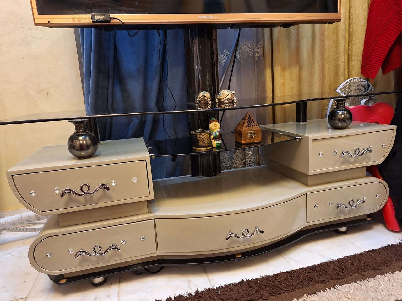 سلام عليكم  عندي ميز بلازما اريده ب٨٠ كلش جديد وغرفه تركي ضخمه بمليون العنوان ناصريه مركز


**إذا كنت صاحب هذا الإعلان وتريد حذفه لأي سبب، رجاءا أرسل رسالة إلى الدعم الفني**