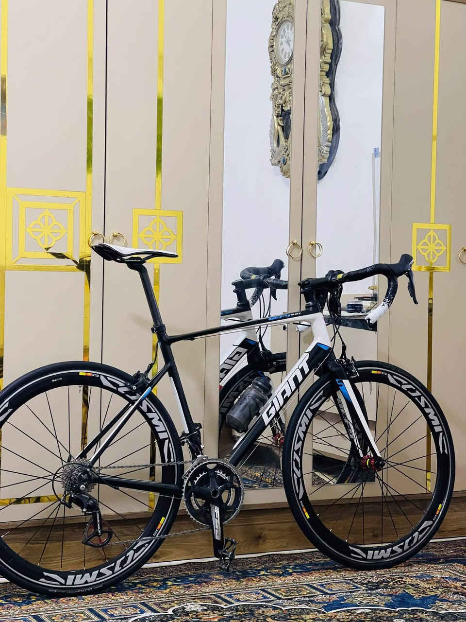 السلام عليكم ..
رود جاينت دفاي 2017 المنيوم
قياس ML 
سستم 105 ماعده البريكات
كير امامي 2 خلفي 11
وياله كوزمك بطيخات كاربون بيها مكان بريك دسك 
ماشه كاربون 
ركبه كاربون
سرج كاربون
سيراميك سبيد كاربون
قاعده مطاره كاربون
هدية جنطة مع قفل وبك لايت  
 .
السعر ٦٠٠ وبي مجال بسيط 
مكان بغداد


**إذا كنت صاحب هذا الإعلان وتريد حذفه لأي سبب، رجاءا أرسل رسالة إلى الدعم الفني**