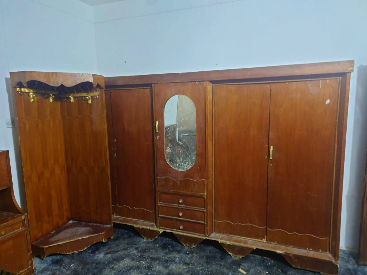 السلام عليكم غرفه للبيع حطاطه السعر 300 وبيه مجال شراي اتصل اني مكلف بل نشر ؟ *********** متوفر واتساب مكانه 5 كيلو
