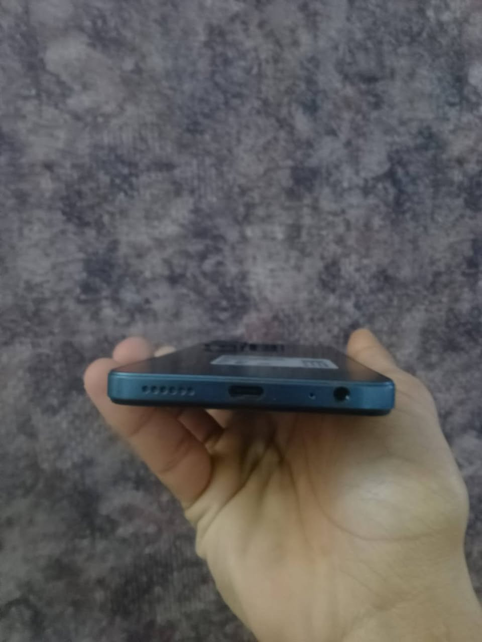 سلام عليكم 
جهاز TECNO SPARK Go 2024
بطاريه 5000 
ذاكره 64
جهاز جديد فقط بس الشاشه مفطره اما الباقي كله شغال اتصال العاب خطين 
لبيع او مراوس 
سعر 125 
رمادي خمسه كيلو 
***********
