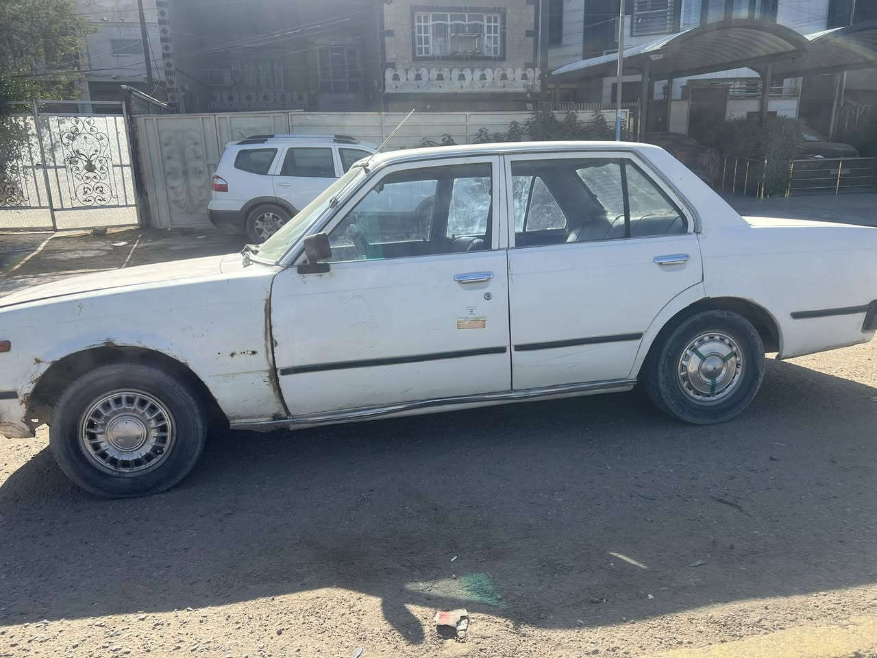 السلام عليكم للبيع
كرونه موديل 1980 
رقم انكليزي الدولي هزه وسنويه جديده 
كير اوتماتيك بلادي 
سعره 22 ورقه مكاني شهداء السيدية تقاطع الدرويش 
***********
