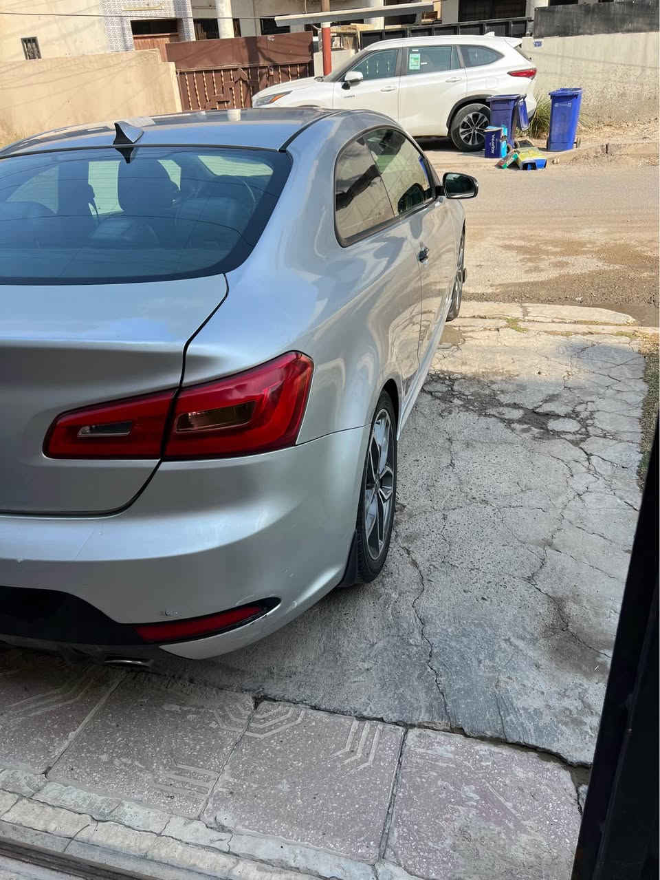 فورتي تك باب مديل ٢٠١٥ حادث جاملغ خلفي جهة السايق وشويه من الجنطه
فول عدئ الفتحة
بصمه 
تحكم ستيرن
كشنات جلد
تدفئه كشنات
قطعتين تبريد
ماشيه ١٠٨ وقابله للزياده
كير ومكينه مكفولات
السعر ٨٢ ورقه وبيه مجال حك الجيه بغداد, العراق


**إذا كنت صاحب هذا الإعلان وتريد حذفه لأي سبب، رجاءا أرسل رسالة إلى الدعم الفني**