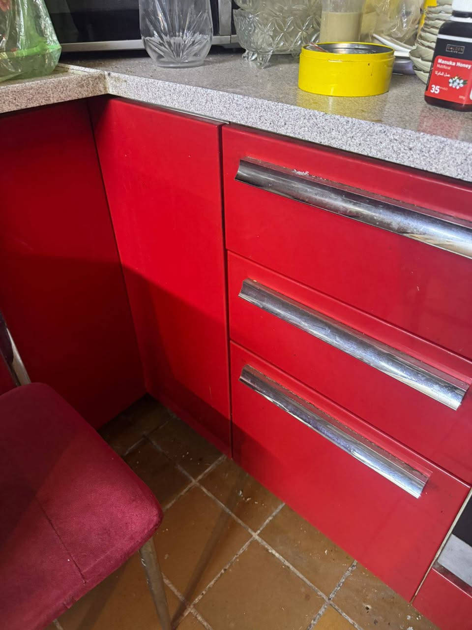 مطبخ HDF تركي اصلي وياا غسالة بداخلة وكلش نضيف وحلوو السعر مليون رقمي *********** مكاني بغداد شارع النضال
