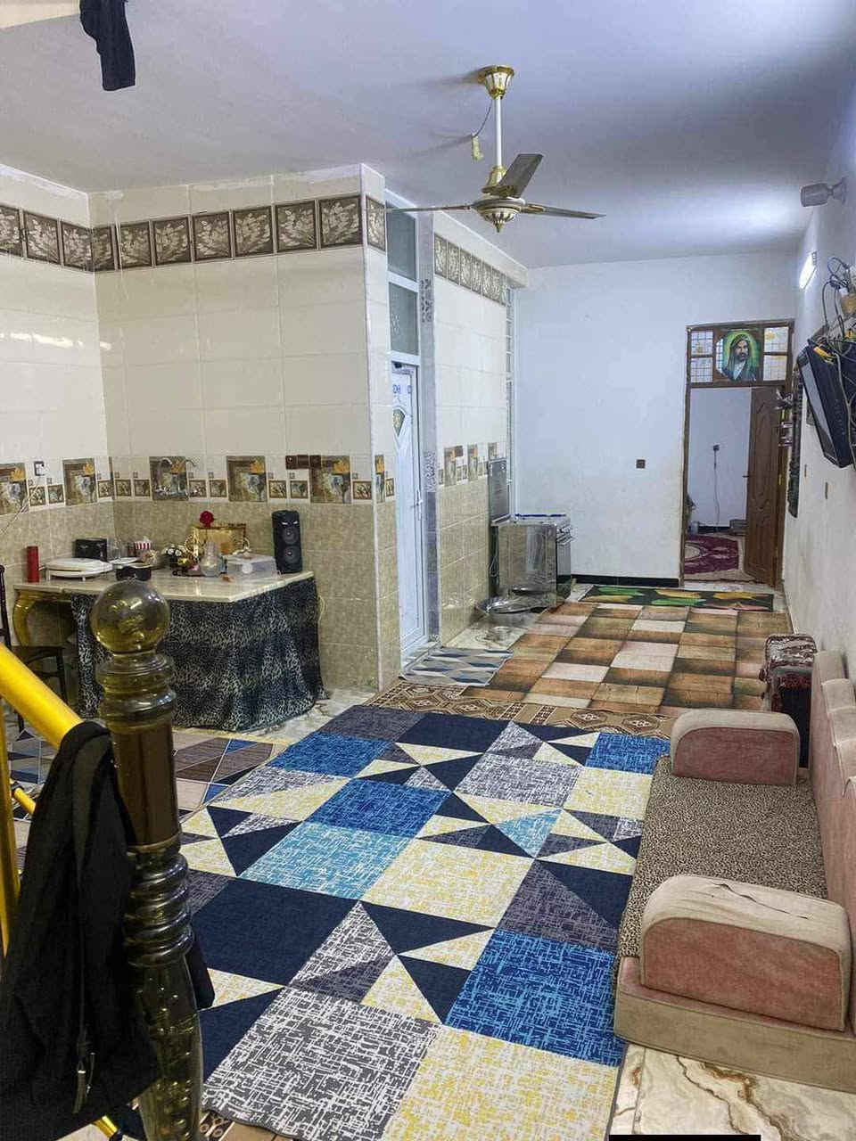 بيت للبيع سعر مناسب مساحته100 متر 20/5 
طابق ونص يحتوي على غرفتين نوم كبار وثلاث حمامات البيت بناء حديث الشارع كله مبلط كامل مي مجاري كهرباء سند25 قرار انزال محكمه ***********
