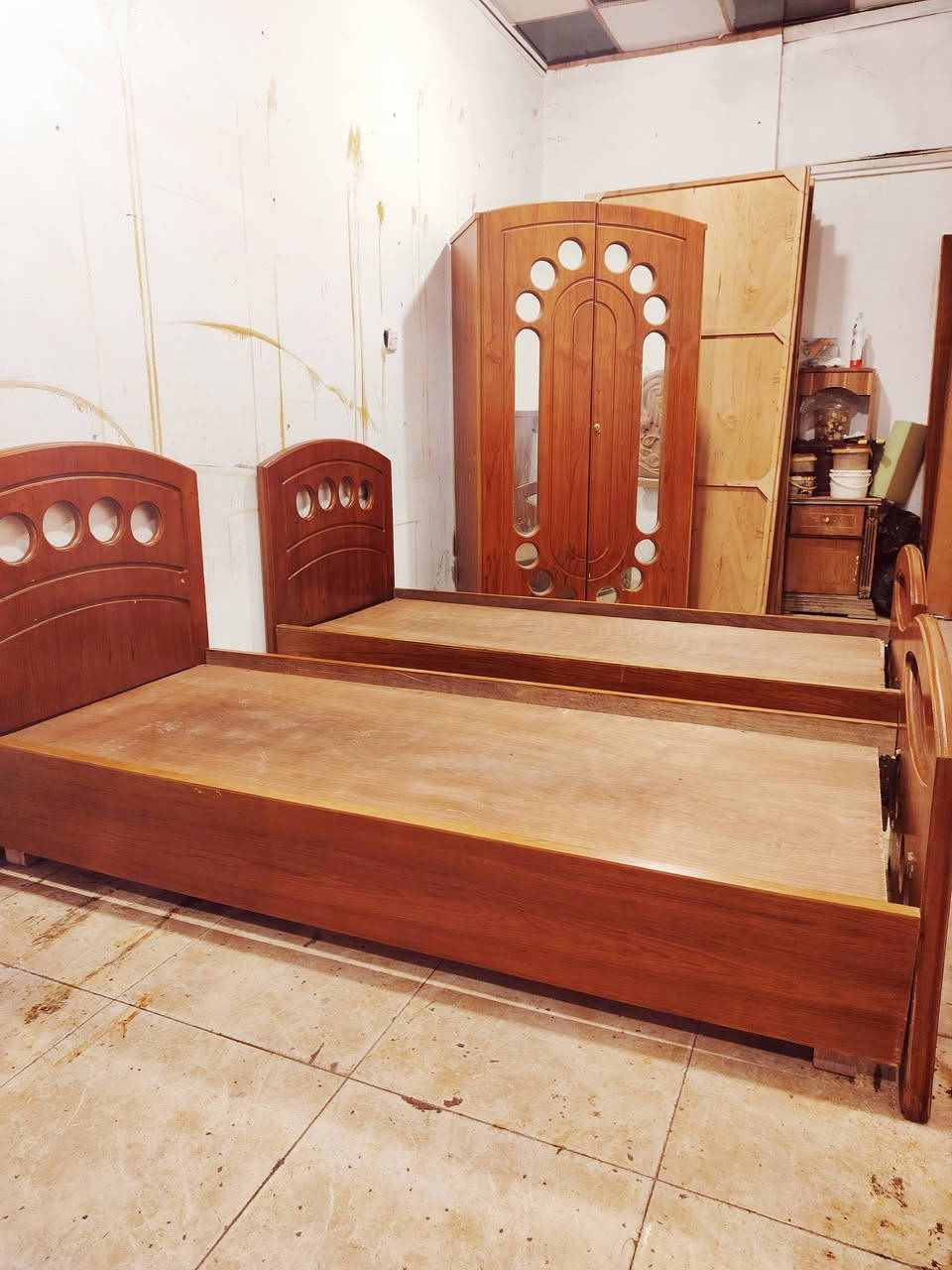 السلام عليكم ✋
عرض خاص بس 250 قفل🔒
توفر لدينا من جديد كنتور 2باب شغل درجه اولى توصي مع تخت نفر عدد 2 شغل درجه اولى توصي 5ملم فول نظافه 💯💯
للاستفسار وتساب *********** مباشر🇮🇶 ***********
ومستعدون لشراء الغرف النوم المستعمله و الكناتير
