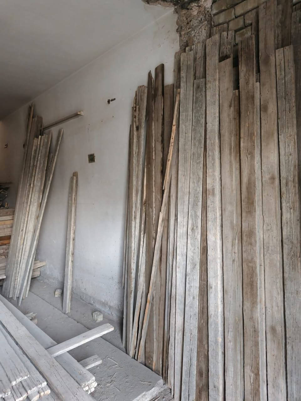 السلام عليكم ورحمة الله
قالب خشب كامل للبيع  جكات عدد تقريبا ٤٠٠ جك قياسين طويل وقصير

 العنوان بغداد الكرخ

للتواصل 

***********

متوفر ايضا واتساب
