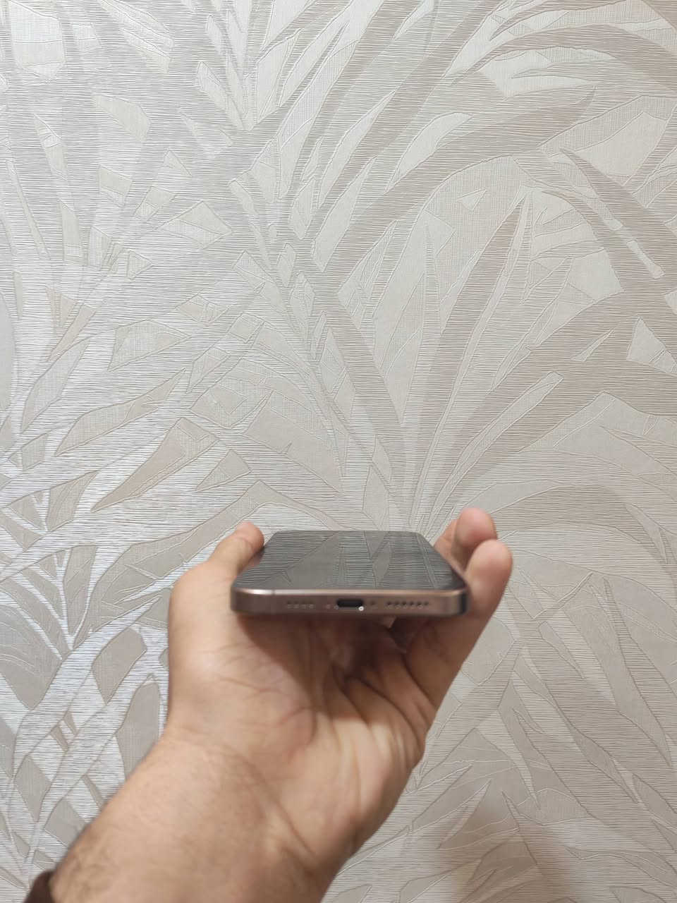 سلام عليكم
16pro max 
بطاريه  95 
نضافه 100/100 شخط مابي 
نسخه J/A 
كامل ملحقات
مكفول  من كلشي 
مكاني المشتل 
للتواصل :***********
