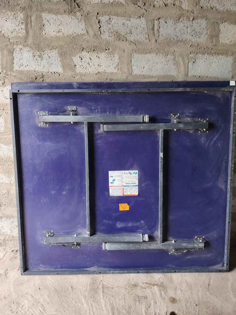 منضده للبيع النظافة ٩٠ بالمية فقط تراب ينمسح تطلع لوز مكانها ديالى الخالص ناحية السلام *********** السعر ٢٠٠ الف
