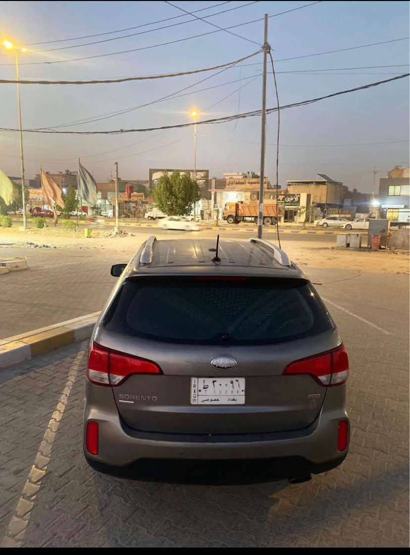 كيا سورنتو 2014 أمريكي 
السياره فول عدا الفتحه 
كشنات تدفئه 
السياره حادثها ب امريكا بنيد فقط 
وصابغين ويا ملاون الجاملغ والباب وشويه من الباب الوره وبيها بارد بل باب وره قليل 
سنويتها لل 2028مشروع وطني ب اسمنا 
بيع او مراوس  
السعر 120 وبيها مجال 
*********** النجف, العراق
