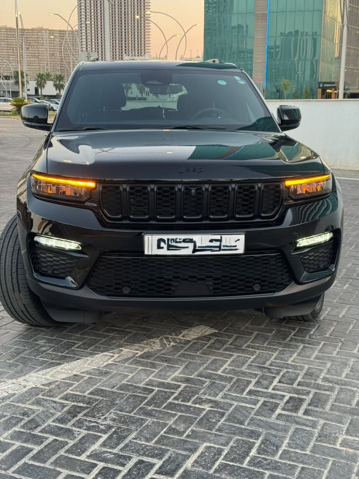 مساء الخير ،للبيع جيب كراند شيروكي خمسة راكب فئة لمتد بلاص موديل 2024 كلين تايتل السيارة السياره وارد كندي مكفوله من الدعامية إلى الدعامية لاتبديل لاصبغ ولا تعديل السيارة رقم اربيل باسمي موافقة تظليل لون اسود ( كاميرات 360, رادارات 360 درجة، بردات خلفية، پانوراما، فور ويل درايف، درايف مود، حساسات امامي خلفي، المحافظة على المسار، كروس سرعه تفاعلي، قيادة ذاتيه، بلاك ابيرنس،المسافه المقطوعه 12100 مايل) للاستفسار ***********
