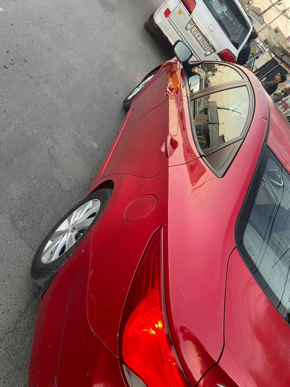 اكسنت مديل ٢٠١٥ خليجي سياره رقم بغداد
سياره جديده ما نقصه اي شي 
ماشي ١٦٠ كيلو متر 
سياره فول موصفات فتحه 
مكان بغداد جديده 
رقم ***********
سعر ٩٠ و بيه مجال حك جيه
