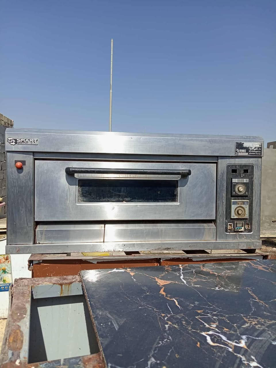 السلام عليكم فرن بيزا شغال ع الفحص ب350وبيه مجال
+ميز تسكام 3متر 75 بيه مجال 
للاستفسار ***********
