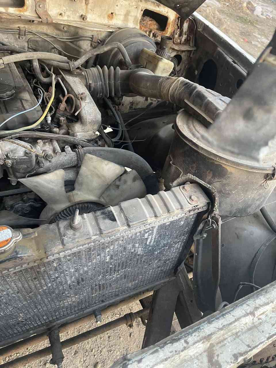 سلام عليكم
للبيع سياره حديده حديده 
بيها محرك كيه شغال خير من الله 
سعرها مليون 800
للاستفسار ***********
