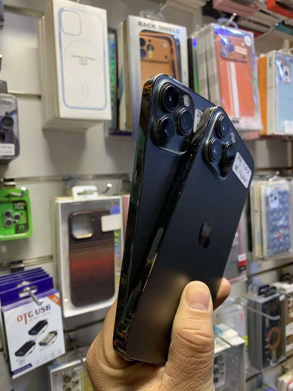 13 برو ماكس قطعتين بسعر مناسب 😍
13 برو ماكس ذاكره 256 بطاريه 88-85 نموذج M 🩶
وتر بروف مامفتوح بدون اي رساله مع ضمان الفحص💯 💐
نضافه 90‎% ملحقات ( شاحن اصلي + لاسق شاشه + حافظه )

كربلاء / فلكة كنطرة السلام / شارع فريحه / 
مقابل مجموعه الوارث لمواد البناء ( ركن شارع البرج ) 
اتصال + واتساب *********** 
متواجدين كل ايام الاسبوع من الساعه 12 مساءً الى 12 ليلاً
