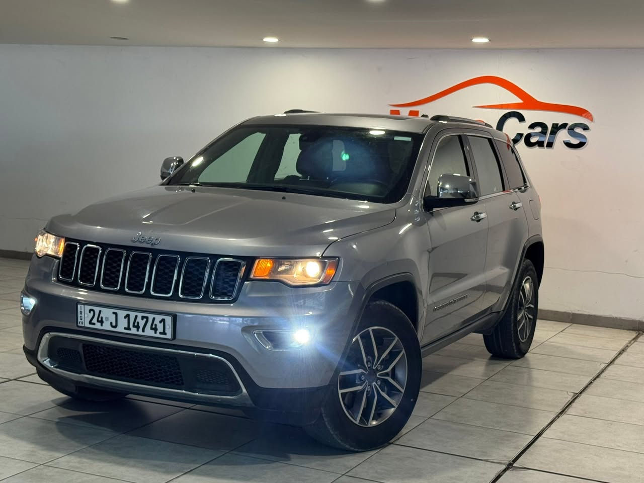 جيب كراند شيروكي 2021 4x4 كلين تايتل
ماشيه 113,000
فول مواصفات limited 
سيارة جاهزه من كل شي سيرفس كامل
داخله كلين بس هنا صار بيها مكانتين صغار تعديل بارد 
بدون اي داخل او ايرباك كلها سليمه 
مكانها دهوك 
السعر 237 ومجال
***********
***********
