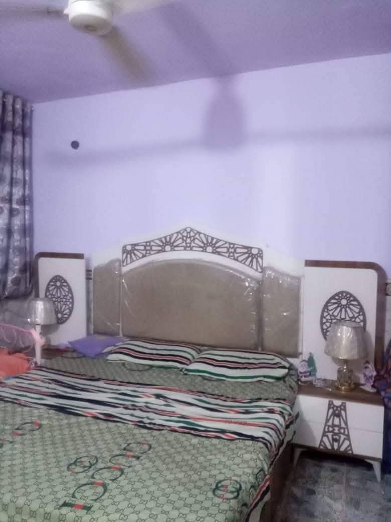 السلام عليكم.. بيت للبيع مساحة ٧٥ متر طابق واحد مع بيتونه موقع بالضباط بعد فرعين على الشارع العام الرئيسي يعني خط السريع منطقة مرغوبة كلها تبليط وحلوة مرتبة سعر حيل مناسب ٥٨ وبي مجال
للأستفسار اتصل على الرقم ***********
