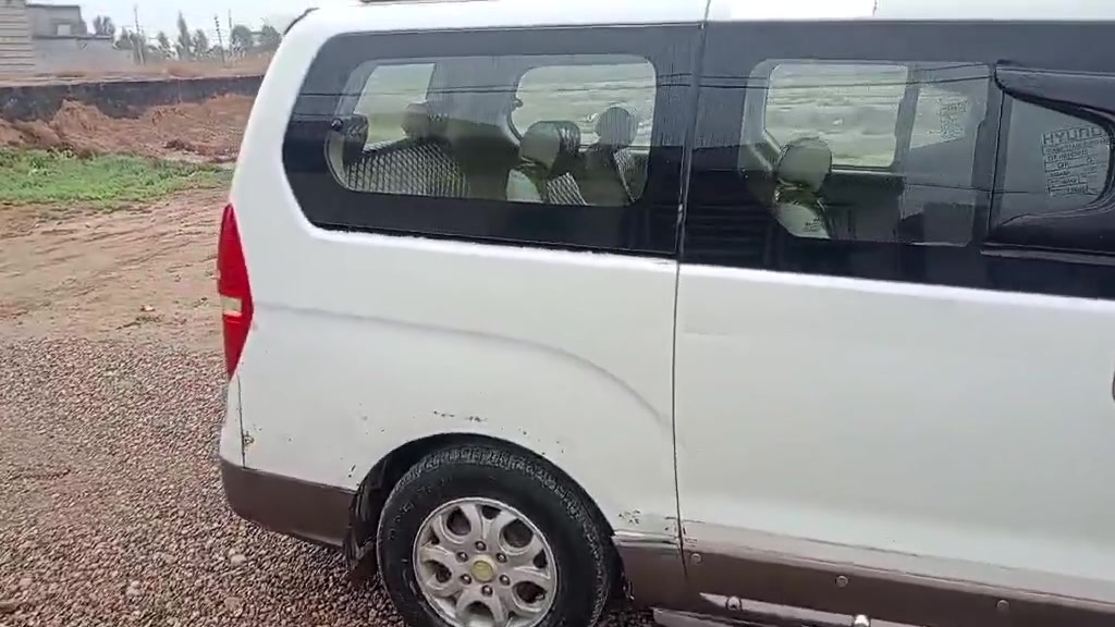 ستاركس ٩ بيها بارد قليل جاملوغ الخلفي كير محرك كفاله مكاني ديالى المقدادية السعر ١٣٥ وبيها مجال السيارة شوفت عينك سيباية درج موجود ودرع أمامي هم موجود تخم تاير رقم بغداد انكليزي باسمي شرط التحويل 
***********
