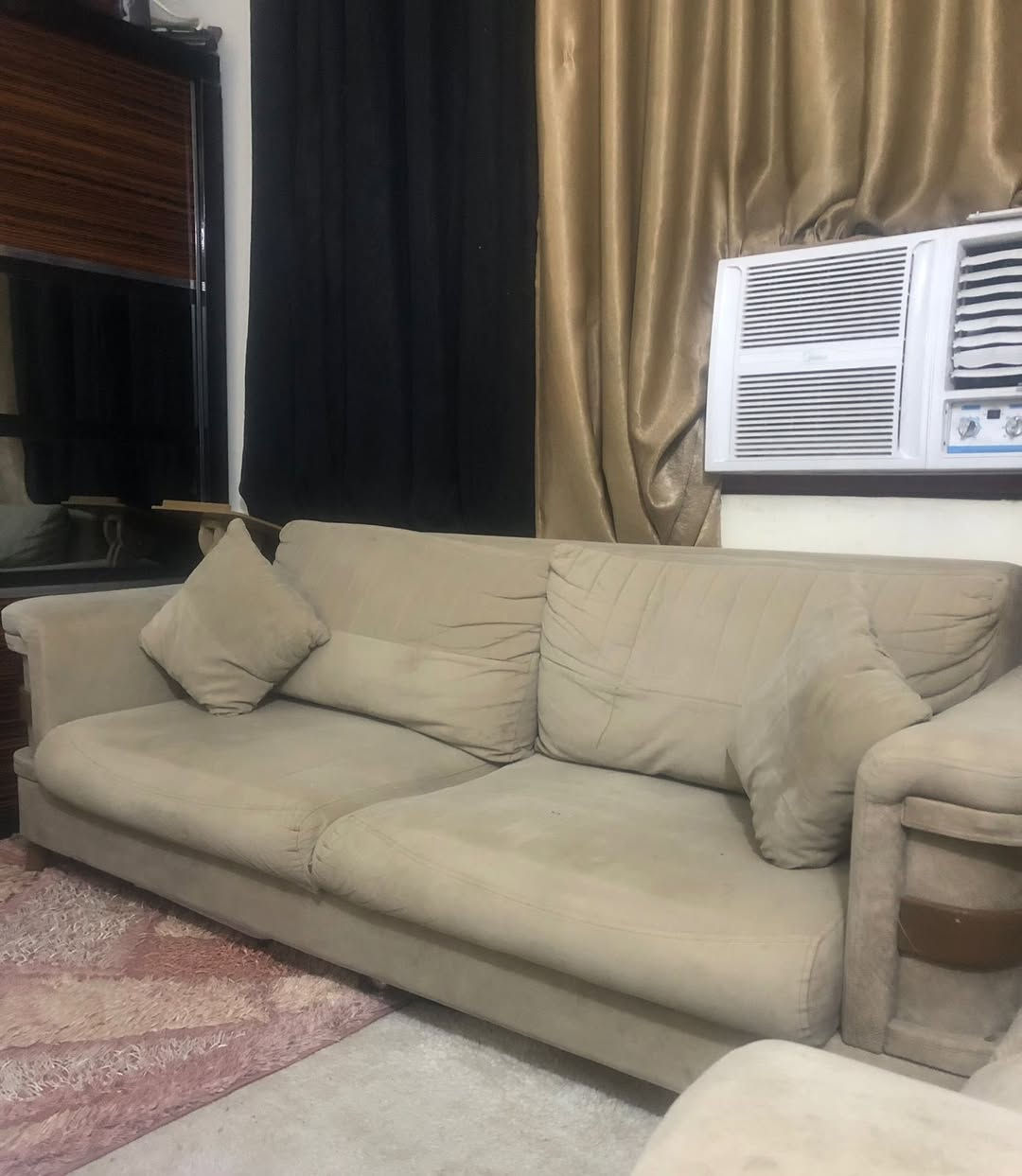 قنفات تخم ٨ مقعد سعر ٢٦٥ بيهة مجال بسيط للشراي بغداد المنصور
***********
