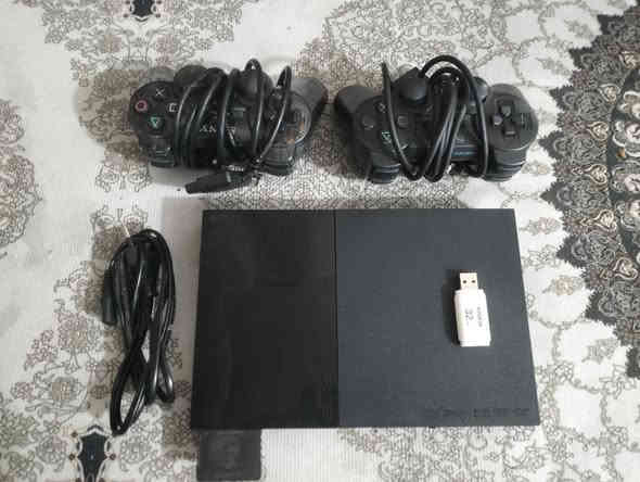 بلي 2 كامل ملحقاتة جوستك عدد2
فلاش حجم 32كيكا يحتوي ع 50لعبة اغلبهن قويات
نضيف الجهاز حته كارتونتة موجودة 
السعر 50وبي مجال مكاني الصدر الأول شارع طيبة للاستفسار *********** توصيل مجاني للمركز
