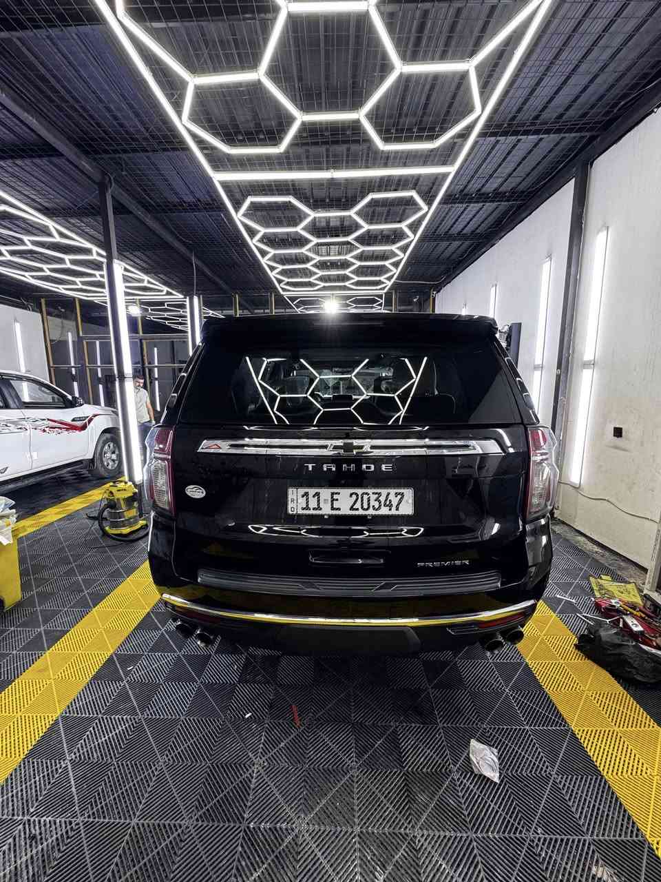 السلام عليكم 
تاهو بريمير 2023 أعلى فئة بالتاهو 
خليجي وكالة المنصور ماشية ٦٧ الف كيلو
رقم بغداد تحويل ثاني يوم 
كفالة عامة والسونار مرفق بالمنشور 
النضافة شوفة عينك سيارة بالچيس وممشاهة وموديلهة يشهدن 
مواصفات السيارة ميكفيهن هذا المنشور هية تاهو وفول ويمك الحساب بس للمعلومة 
السيارة نضام تعليق هوائي اربع ارتفاعات 
وست وضعيات قيادة 
بانوراما 
كاميرات محيطية 360 بالاضافة لمحاكي للشارع 
هيدز اب ديسبلي عرض على الجامة 
سماعات عدد ١٦ محيطيات
دواخل جلد قرميدي 
وبعد كلش هواي مواصفات 
سعر السيارة ٥٣٧ وبيهة مجال 
مكان السيارة ديوانية 
تجي تگلب وتقتنع وتاخذ السيارة ببلاش 
وهذا رقمي ***********
