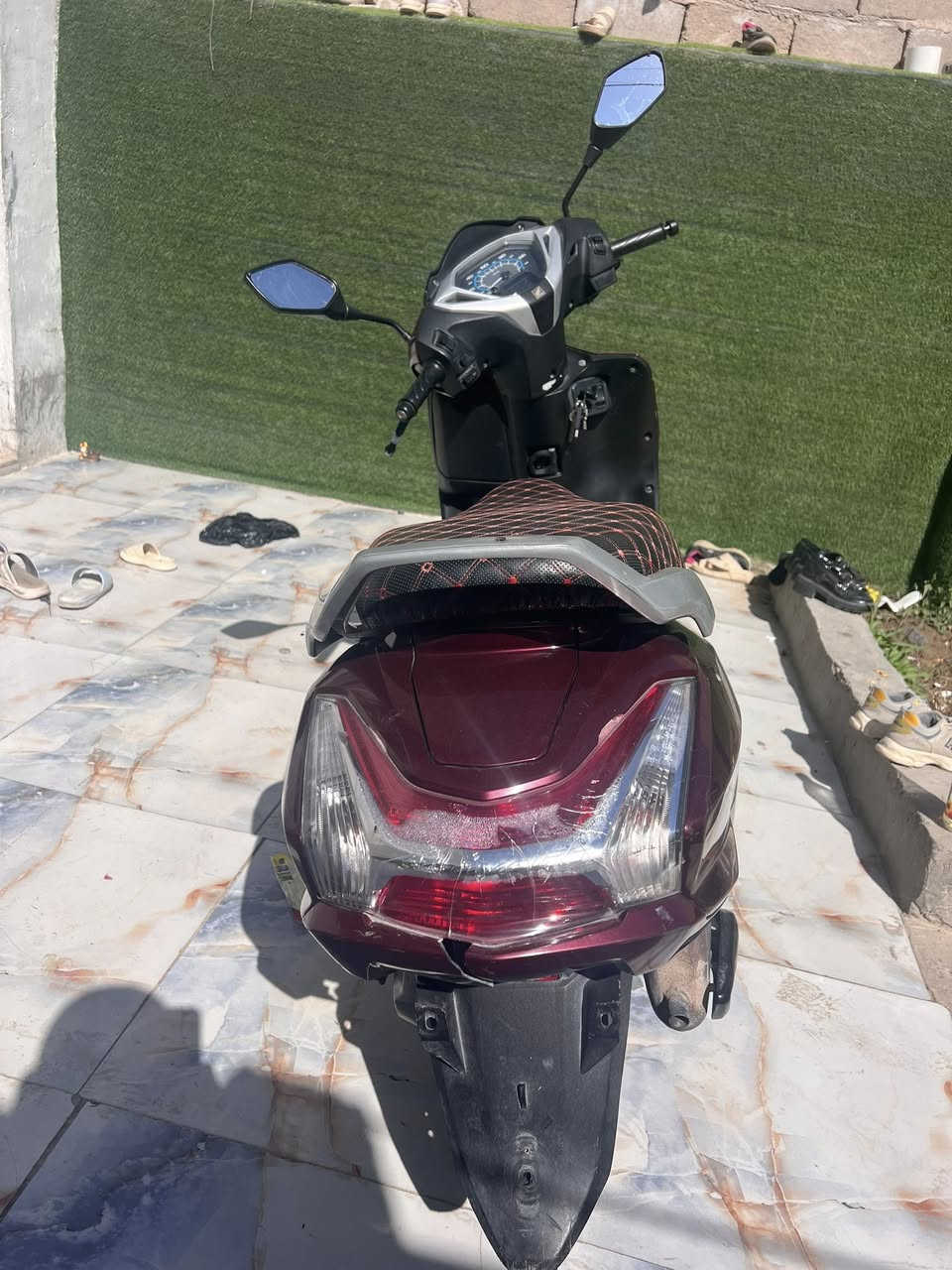 ستوتة موديل 23 طالعة من الوكيل شهر 12 / 2025 يعني صرلها 3 اشهر ودراجة هوندا موديل 22
المطلوب مراوس بدراجة زت ار 25 او 26 

الي عنده وحاب يراوس يتصل على هذا الرقم 

***********
