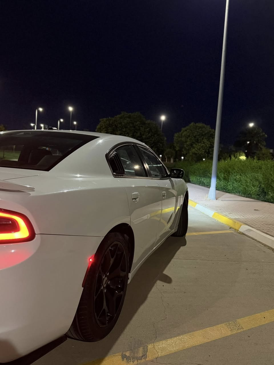 Dodge charger 2015 sxt cline
دوج جارجر ٢٠١٥ کلین تایتل مواسەفات sxt 
6پستنن مەکینە 3,6
١-ویل  حجم 20 
٢-بصمە و شغال 
٣-کامیرەی دواوە
٤-شاشە گەورە
٥-تحکم سوکان :: ستیرن 
٦- دوگمەی سپۆرت + comfort + normal 
سەیارەکە بئ سبوغ و بئ تەعدیلە  هەموو گیانی بەشەرت 
گێروو مەکینەی بەشەرت نەکراوەتەوە  سەنەوی بەسەر نەچووە تەعویل و بەناو کردن بەشەرت سعری ٢٠٥ $مەجالێکی کەم --
***********
