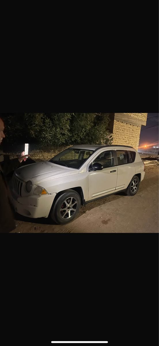 السلام عليكم جيب كومباس موديل 2008 هزه جديده وبسمي كير محرك كهربائيات كفاله تخم تاير جديد تبريد مو شغال مكاني الحله سعر 55 قفل ابيع صبغ حزام مكفوله من ضربه قويه او حادث بيه نقوصات بسيطه 
*********** حلة, بابل
