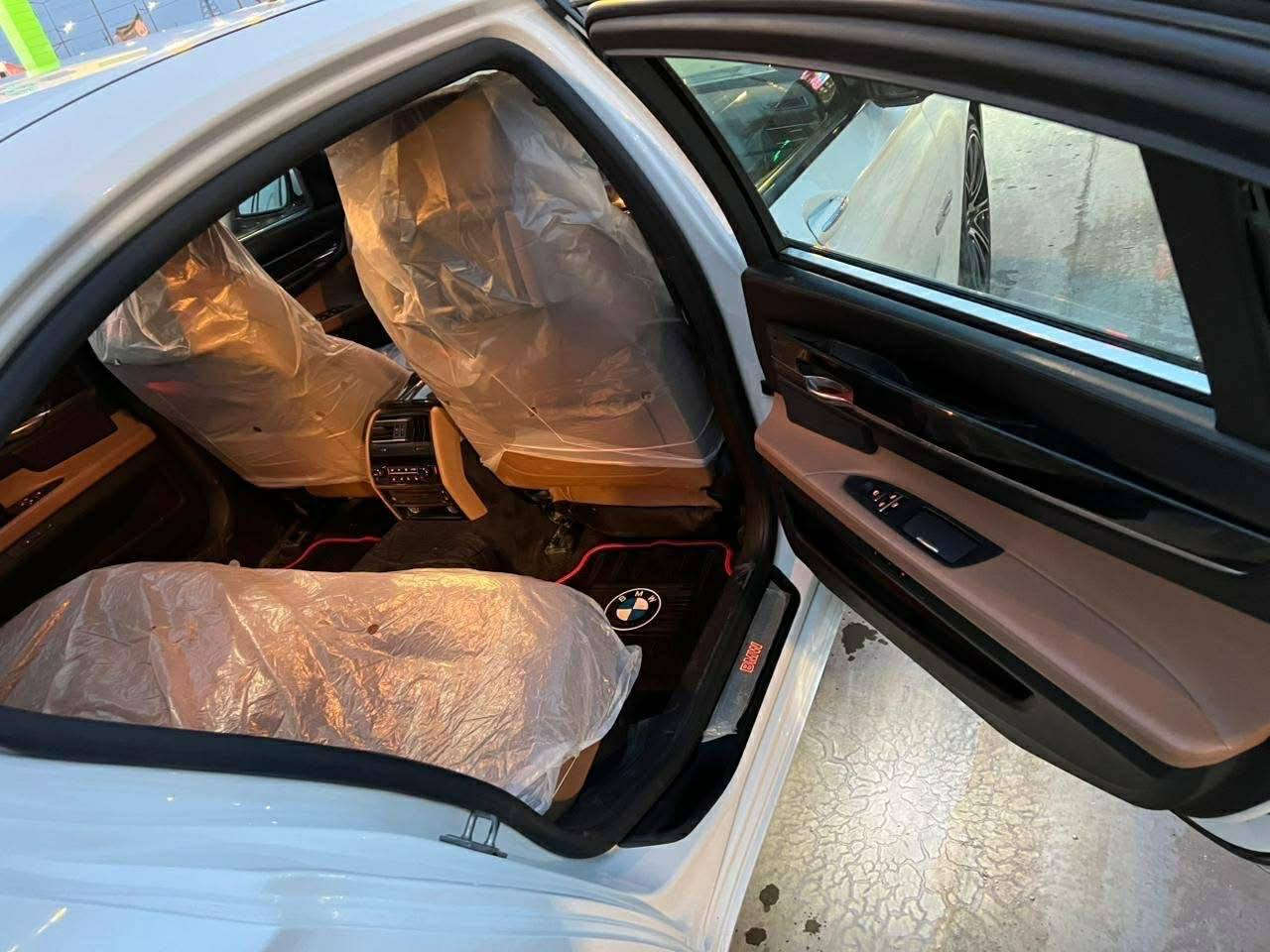 بسم الله ما شاء الله
اعلان بيع للتواصل
***********

بي ام دبليو لارج 750 2011 رقم سليمانية بسمي تحويل شرط 

 ثمانية سلندر تون باور توربو مكينة وكير وحدادية كفالة

ادامة كاملة للسيارة قوايش ورولات وبطارية جديدة

  الزيوت المستخدمة  ادينول الاصلية وماء ادينول 

شاشة الاعطال بدون كود اطلاقا 

خليجية السيارة كفالة ماعدا جاملغ خلفي مرشوش 

السيارة فول مواصفات 

✔️ نظام تكييف أوتوماتيكي بأربعة مناطق

✔️ مقاعد جلد كهربائية مع تبريد وتسخين ومساج

✔️ نظام ملاحة (Navigation)

✔️ شاشة أمامية وداتوشو ونظام صوت فخم

✔️ حساسات أمامية  ورادار وتحديد مسار ونقطة عمياء وحساسات خلفية + كاميرات

✔️ سقف بانورامي / فتحة سقف

✔️ مصابيح زينون / LED

✔️ تحكم إلكتروني بالتعليق وتوازن ديناميكي

#السعر 215 ومجالها بسيط
