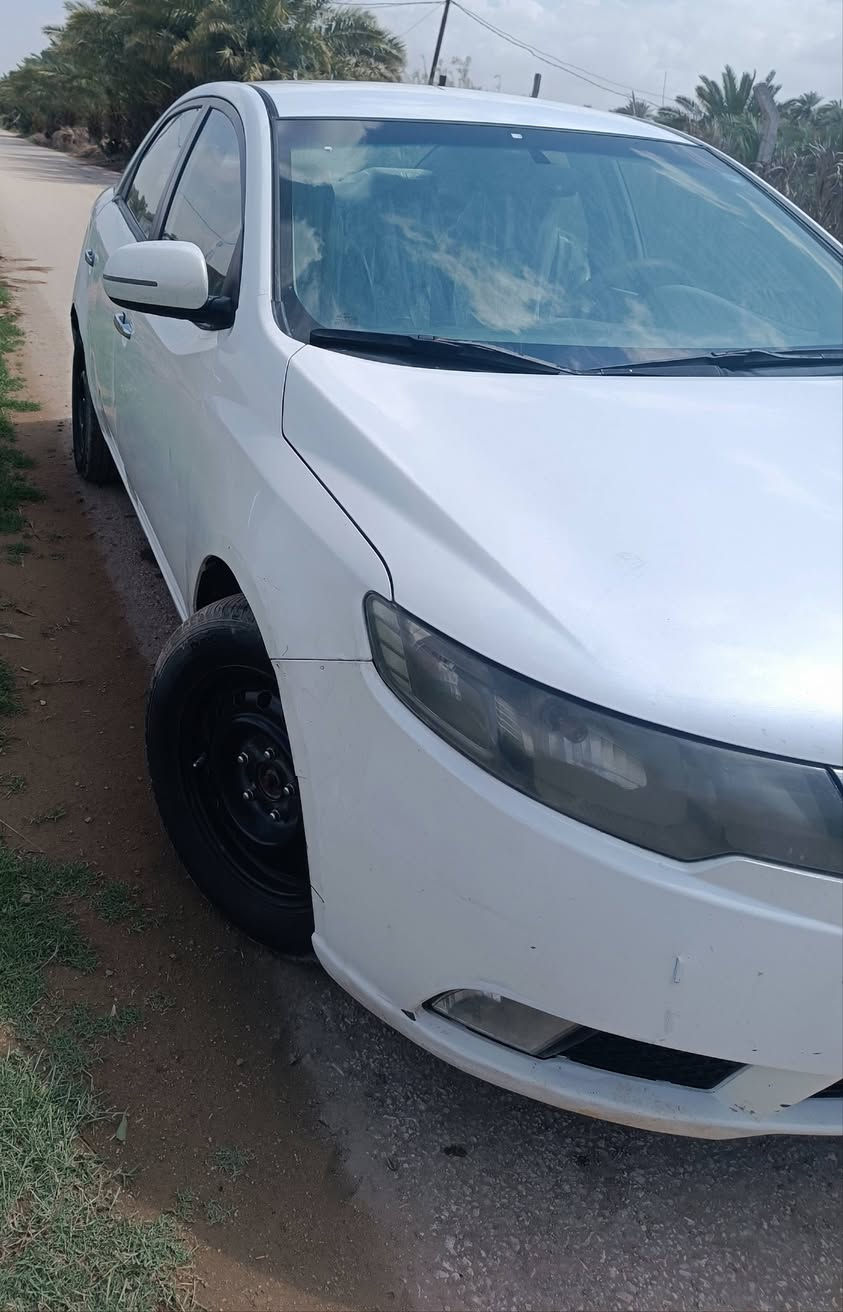 للبيع موديل 11 سنوية لل31 هزة جديدة 
محرك 1600
سيارة بيه صبغ اربع قطع بدون دواخل تبريد ثلج سيارة جاهزة 
90 وبيه مجال 
***********
