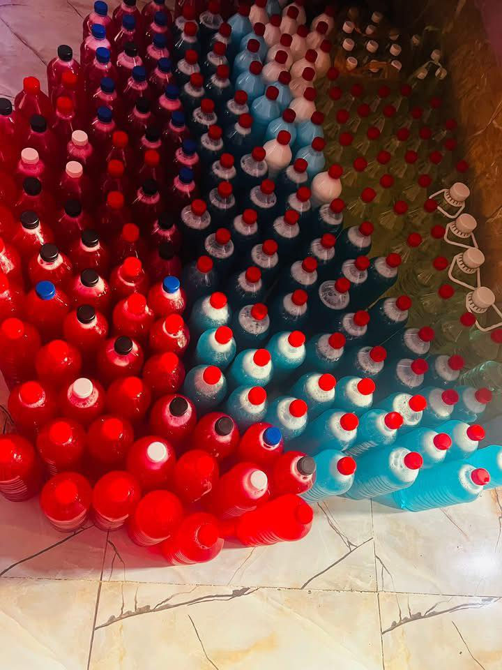 يوجد لدينه جميع انواع المنضفات المنزليه

متفور دبات زاهي درجى اولى  وزاهي ضخين 

معطرات جميع العطور متفوره وجميع الاوان 

ودبات قاصر وبطاله ايضاً وفلاش هم درجه اولى ومركزات وديتول بطاله مركز 

سعر الدبه الزاهي 1.500 دينار 

سعر الجلكان الزاهي ابو 20 لتر 12 الف 

سعر البطل  معطر وزاهي وقاصر وفلاش وديتول 1.000دينار توصيل موجود الاي مكان مجاني تواصل خاص او واتساب ***********
