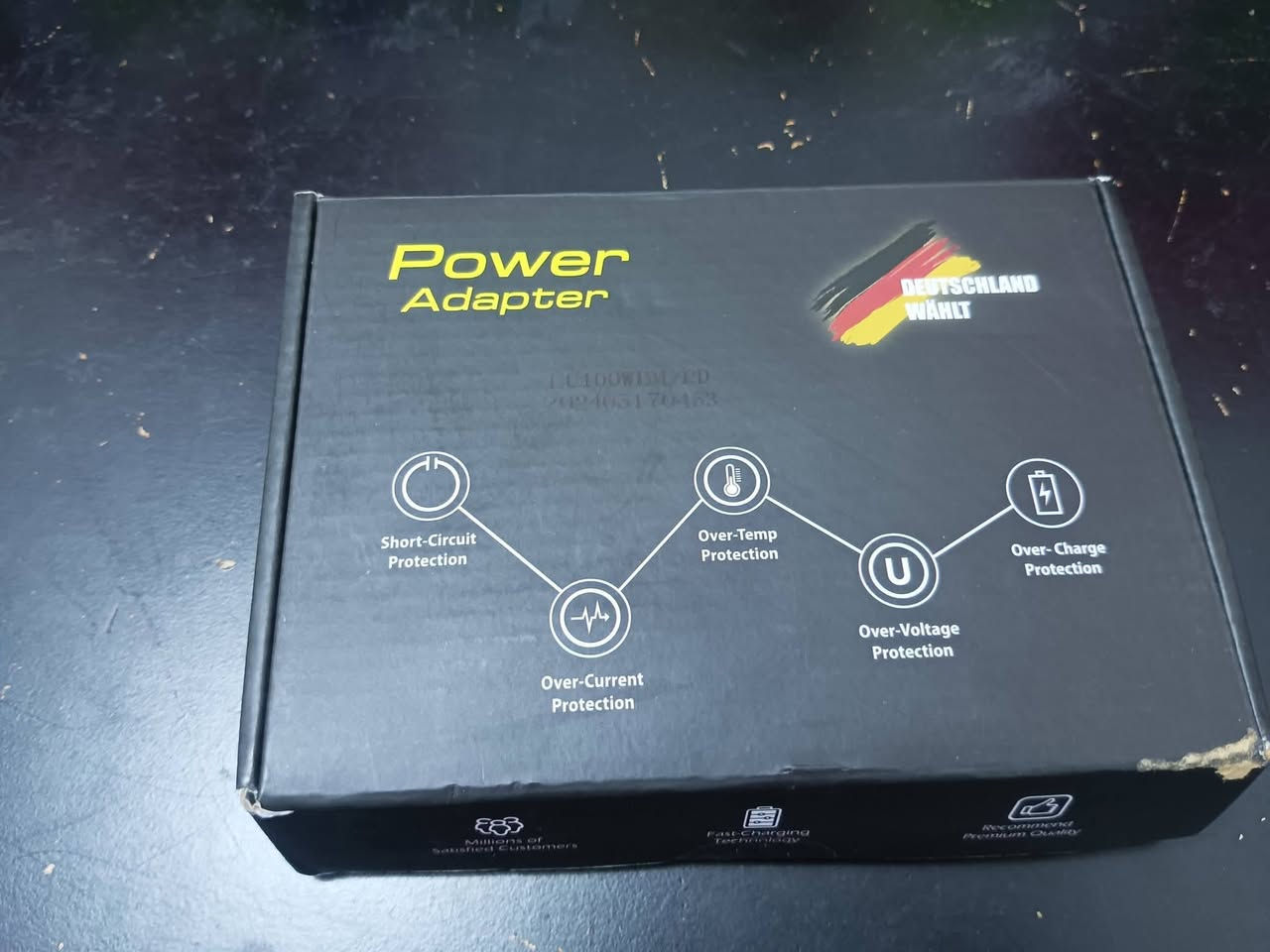 شاحنة 100 واط تايب C اصلية
السعر 25 الف 
للحجز واتساب ***********
