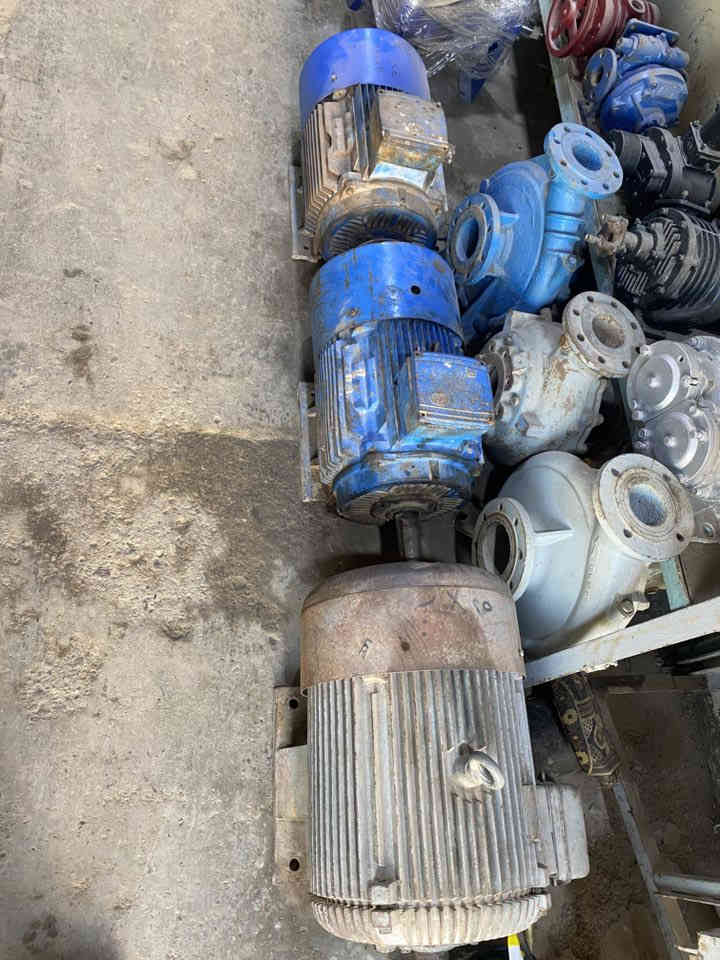 السلام عليكم 
يوجد جميع أنواع مضخات الماء الجديده والمستخدمه بكل انواعها و يوجد محركات كهربائيه مستخدمه و جديده وايضاً يوجد مضخات كامله مع المحرك ويوجد خدمه توصيل إلى كافه المحافظات وبأنسب الأسعار ويوجد تجهيز حسب الطلب 
الهاتف :***********
العنوان : سامراء سوق مريم الحي الصناعي القديم
