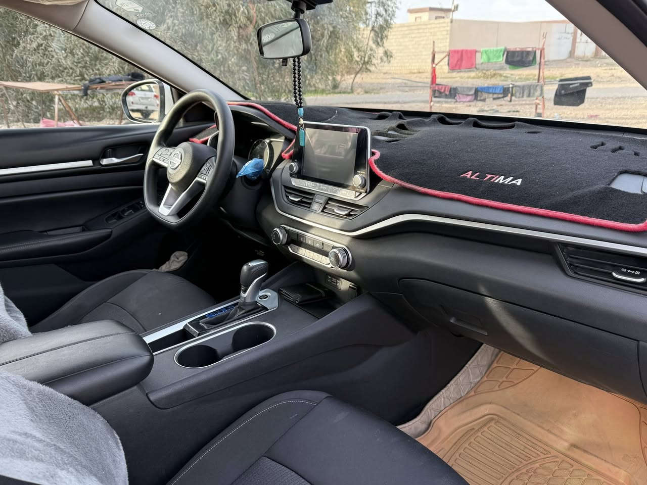 السلام عليكم نيسان التيما (2020)Sv وارد امريكي حادثها جاملغ وباب مواصفات 
شاشه
كامره
رادارات جوانب
حساسات 
سياقه ذاتيه
كشن كهرباء
محرك 2500
رقم سليمانيه السعر 155وبيها مجال بسيط 
                                                                                               ***********واتساب
***********
