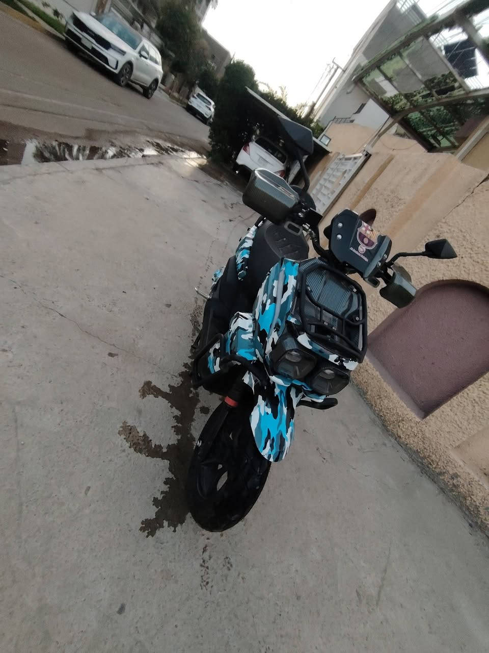 السلام عليكم
دراجه شحن نوع اباجي نوع بطاريه لليثيوم
موديل 2026
يوجد مع دراجه 3 صناديق 
سرعه دراجه 100 حقيقي
ملف 3000
يوجد بيه نظام مانع تزحلق
للاستفسار مراسله رقم ***********
