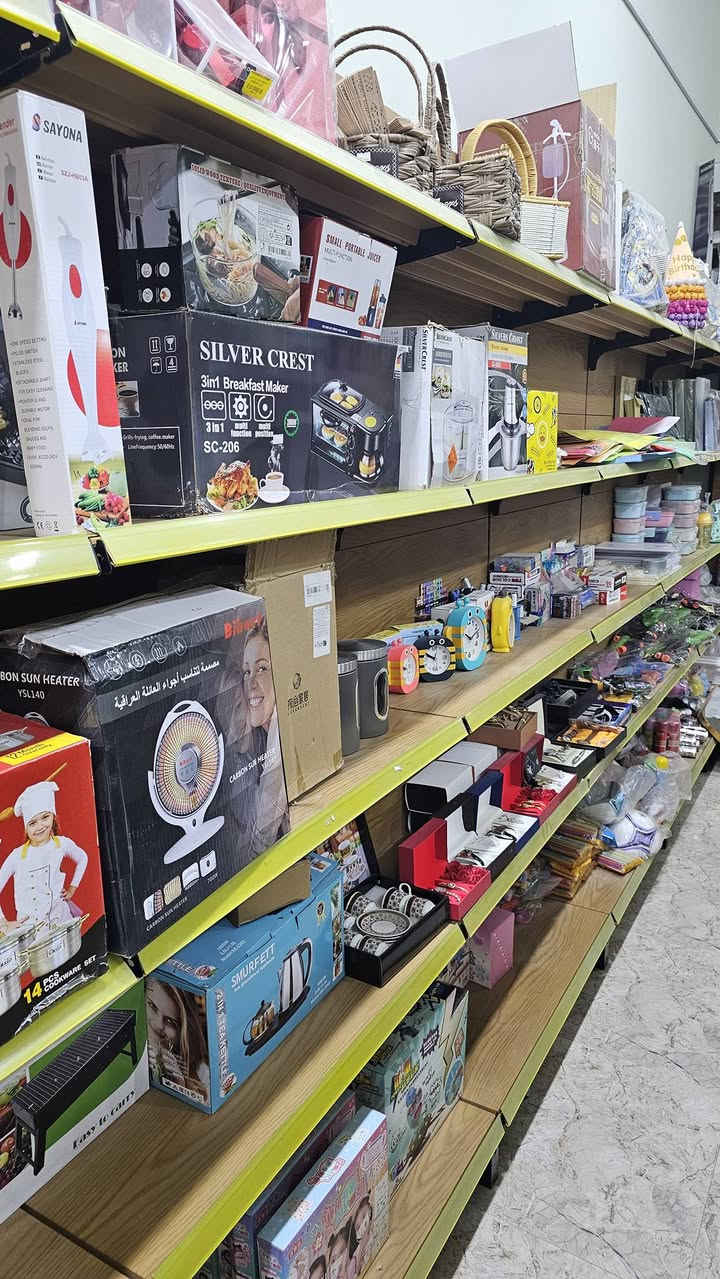 السلام عليكم
اخوان عندي غراض محل كامل من كلشي مكتبه 
وقرطاسيه وهدايا وتحفيات والعاب ومواد حلاقه 
مع الرفوف العنوان البصره حمدان 
لمعرفة التفاصيل 
***********
