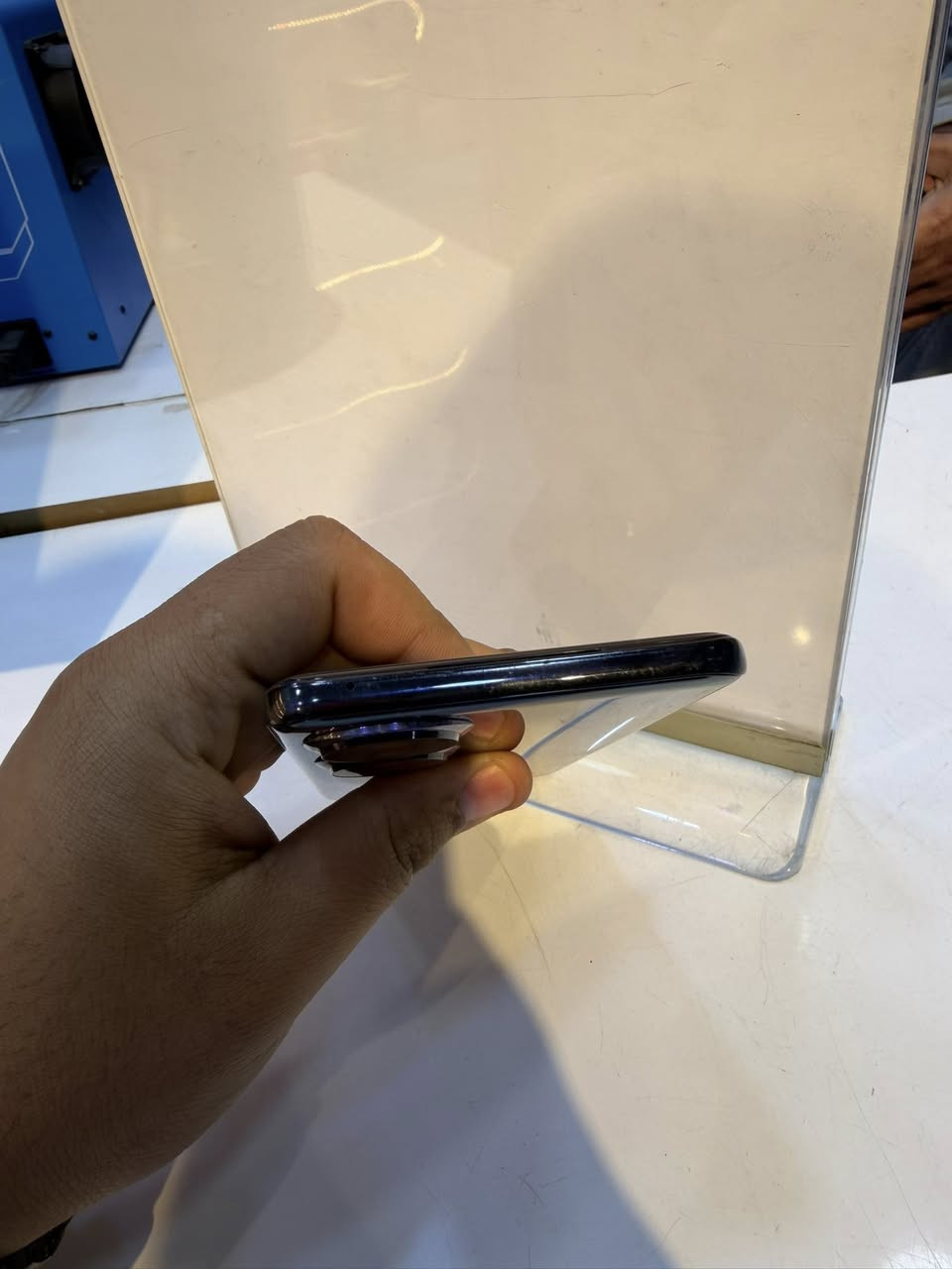 للبيع موبايل Honor 90 – ذاكرة 512GB

جهاز هونر 90 نظيف جداً واستعمال خفيف، مواصفات قوية:
 • الذاكرة: 512GB
 • الرام: 12GB
 • الشاشة: AMOLED حجم 6.7 إنج
 • سلاسة الشاشة 120Hz
 • الكاميرا الخلفية 200MP
 • الكاميرا الأمامية 50MP
 • البطارية 5000mAh
 • شحن سريع 66W
 • بصمة داخل الشاشة
 • يدعم 5G

الجهاز سريع جداً وممتاز للتصوير والألعاب
الحالة: نظيف جداً

💰 السعر: 425,000 دينار

📍 الموقع: الزعفرانية – شارع الكهرباء
📞 الرقم: ***********
