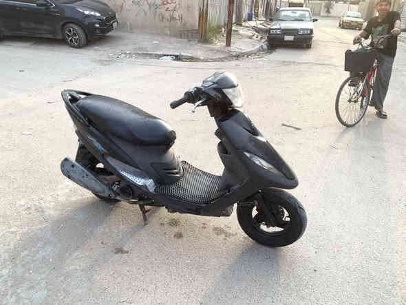 السلام عليكم ماكس عدله كفاله عامه برغي مامفتوحً بيها خرسه رمبه دراجه جيب وياكًفيتر سلف كابريتر كله اصلي دراجه  كلها شغاله من طول لطول حالها حال الرمبه سعرها 750وبيها شي بسيط مكاني حيً اور رقمي ***********
