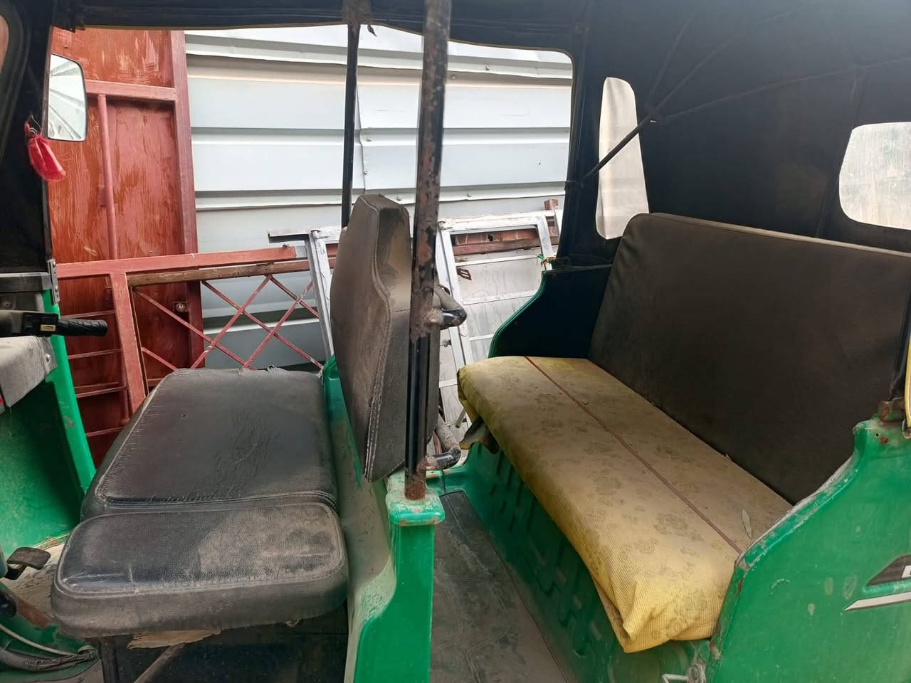 السلام عليكم تكتك لبيع صيني بدون رقم شغاله السعر 6مليون وبيه مجال اتصل 
***********
