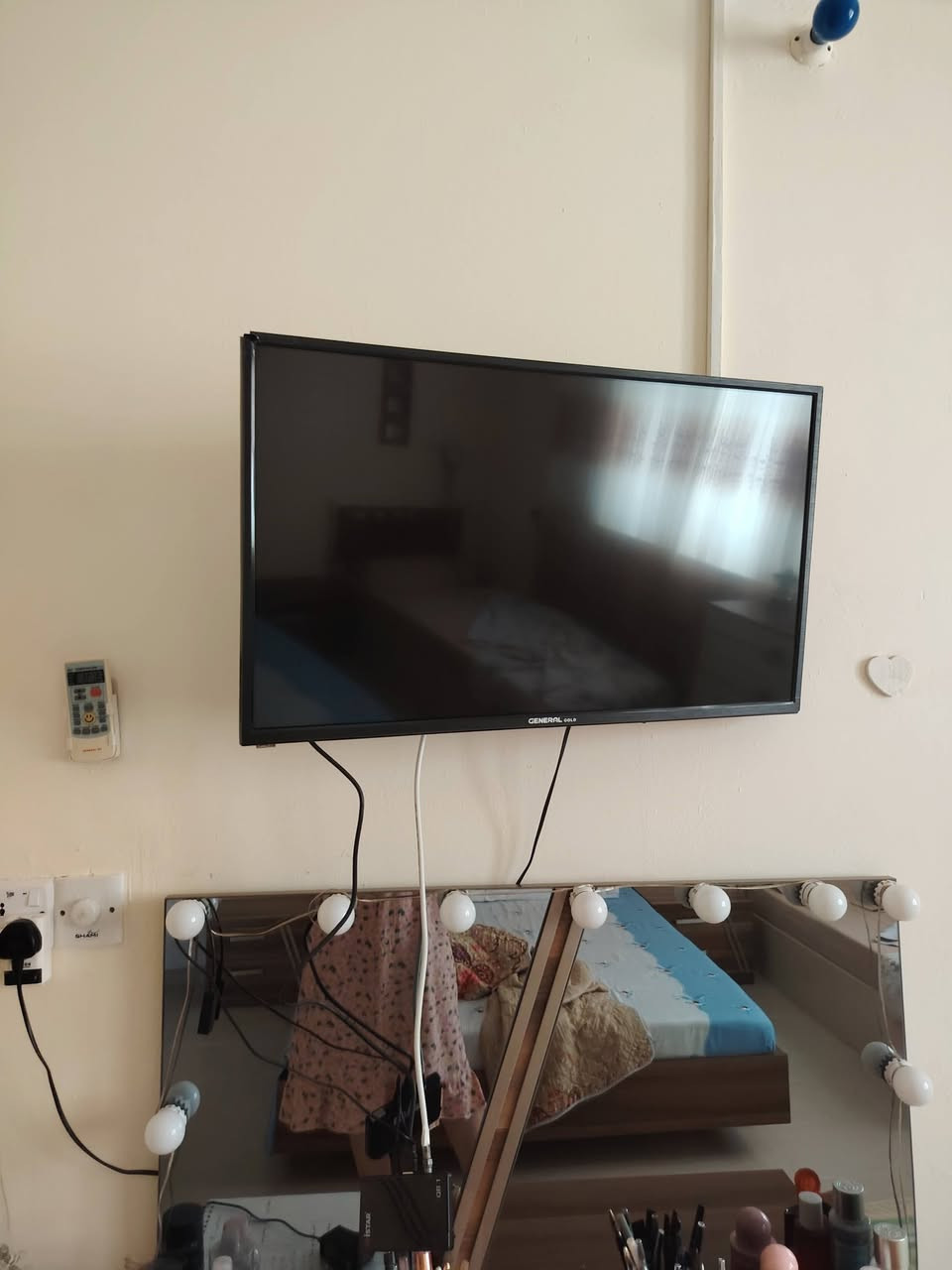 غراض للبيع استعمال قليل شاشه حجم ٢٤ مع الميز ١٧٥ الف فول مواصفات وشاشه حجم ٣٢ فول مواصفات شغاله انترنت السعر ١٢٥وثريات ٣ سعر الوحدة ٥٠ ألف وتيبلام السعر ١٥ الف وميز وسطي السعر ٧٥ وبي مجال


**إذا كنت صاحب هذا الإعلان وتريد حذفه لأي سبب، رجاءا أرسل رسالة إلى الدعم الفني**