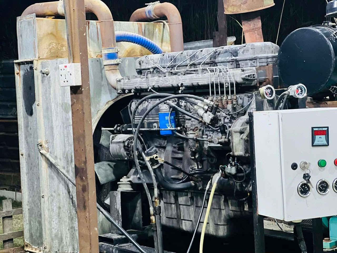 سكانيا 124 للبيع ستندر مولده نضيفها ماعايزها شي توليد 300 كيفي ستندر لعنوان بابل سعر 68$
 ***********
